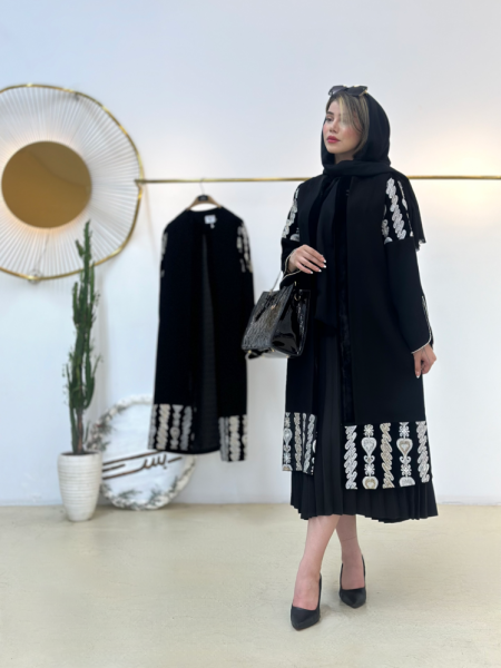 مانتو مجلسی خرج کار گلدوزی شده آستین نگین دار bsn954