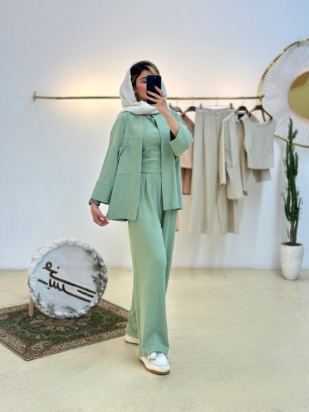 ست 3 تیکه مانتو و کراپ و شلوار مزونی پارچه طرح برجسته bsn1029