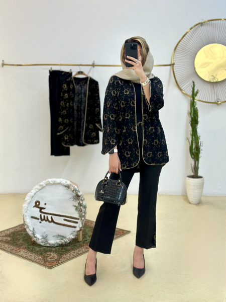 ست 2تیکه کت و شلوار مجلسی طرح گیپور مغزی دوزی شده شاین دار bsn1154