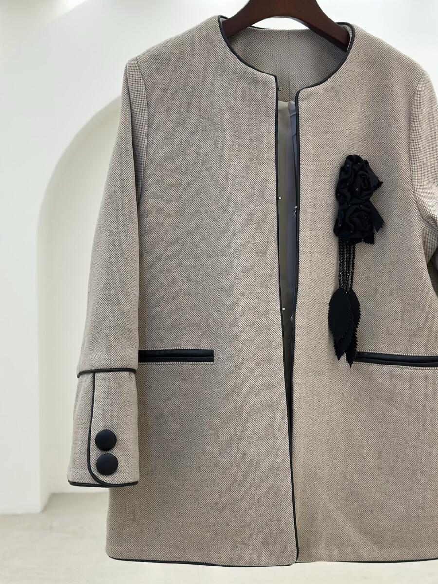 پالتو فوتر مجلسی خرج کار چرم آستردار به همراه گل سینه pd203-16