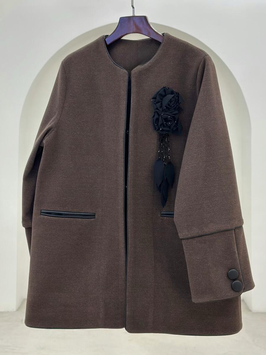 پالتو فوتر مجلسی خرج کار چرم آستردار به همراه گل سینه pd203-16