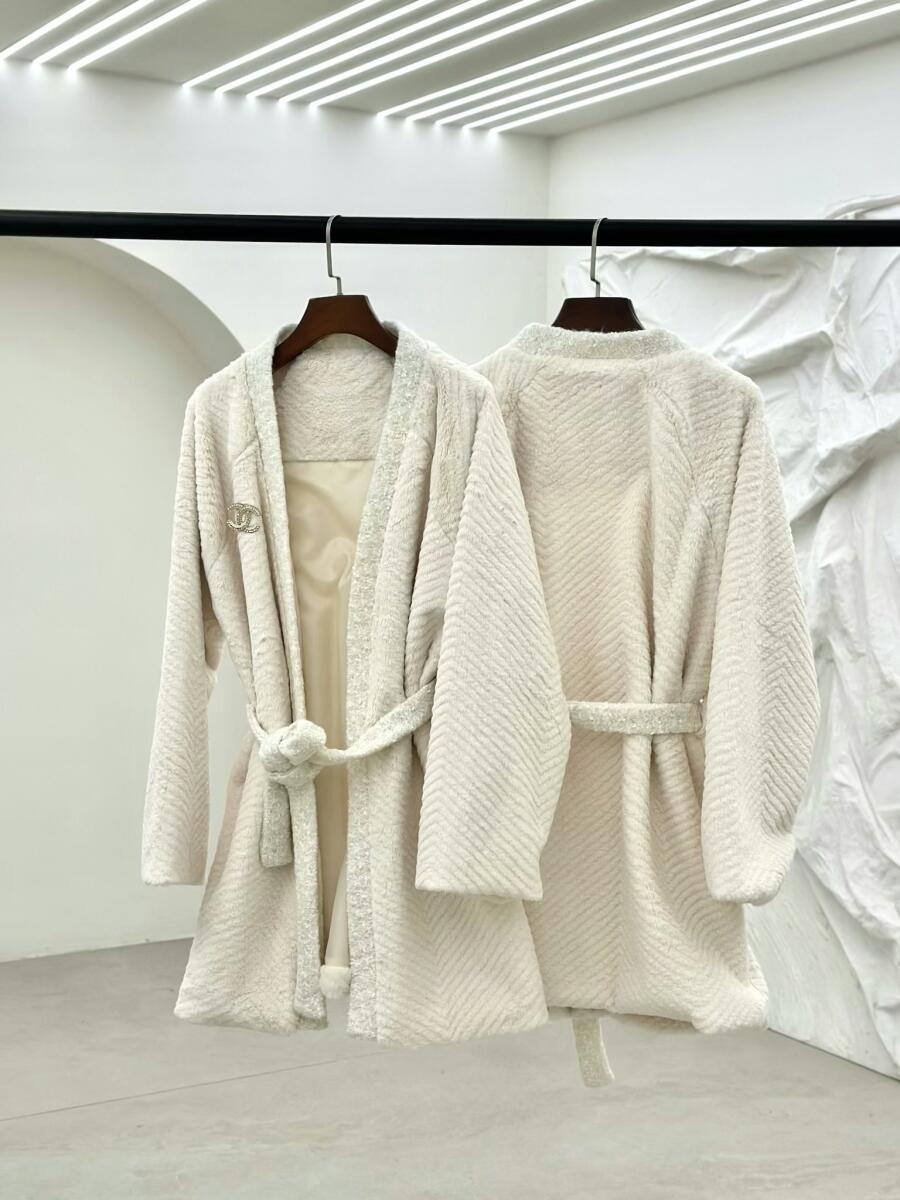 پالتو پوست مزونی آستردار به همراه گل سینه pd219-8