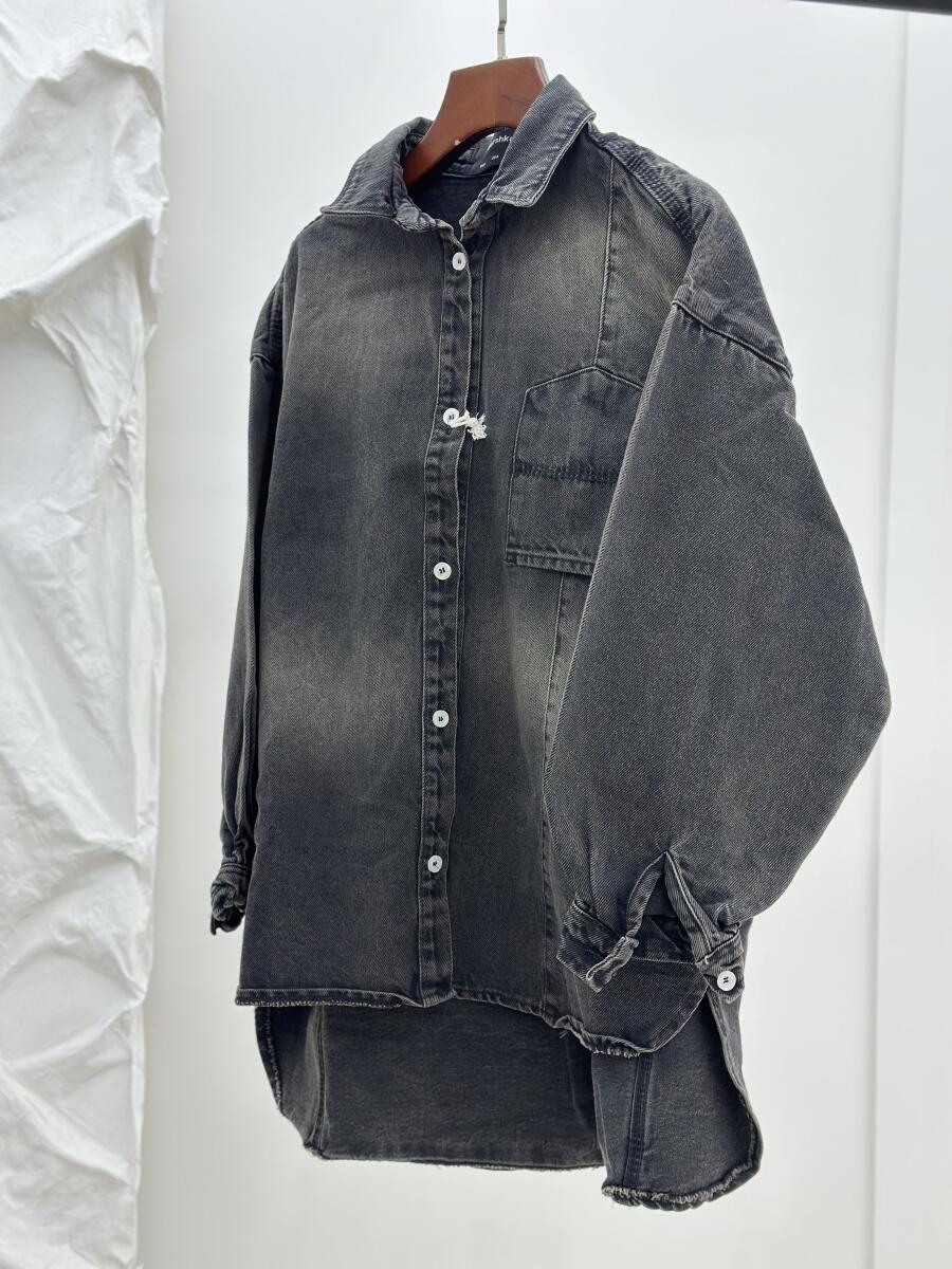 کت جین پاییزه دکمه دار آستین طرح پلیسه ای pd459-11