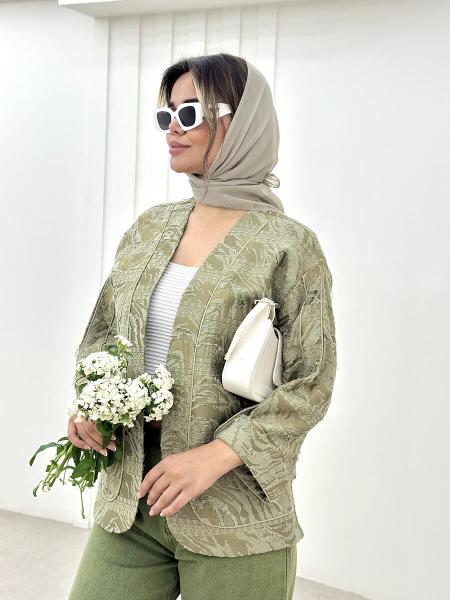 مانتو کتی پارچه طرح یاخما مغزی دوزی شده آستین 3دکمه 6-bt554