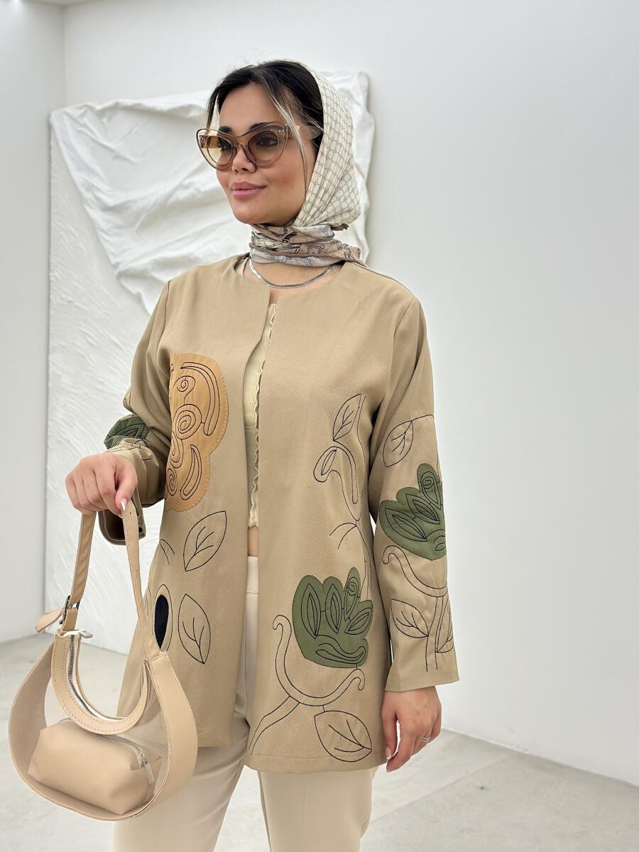 مانتو تابستانه کتان کج راه تیکه دوزی و گلدوزی شده طرح برگ bt640-1