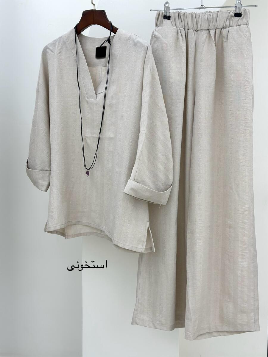 ست2تیکه شومیز جلو بسته پارچه کتیبه ای آستین دوبل و شلوار به همراه گردنبند bt1108-10