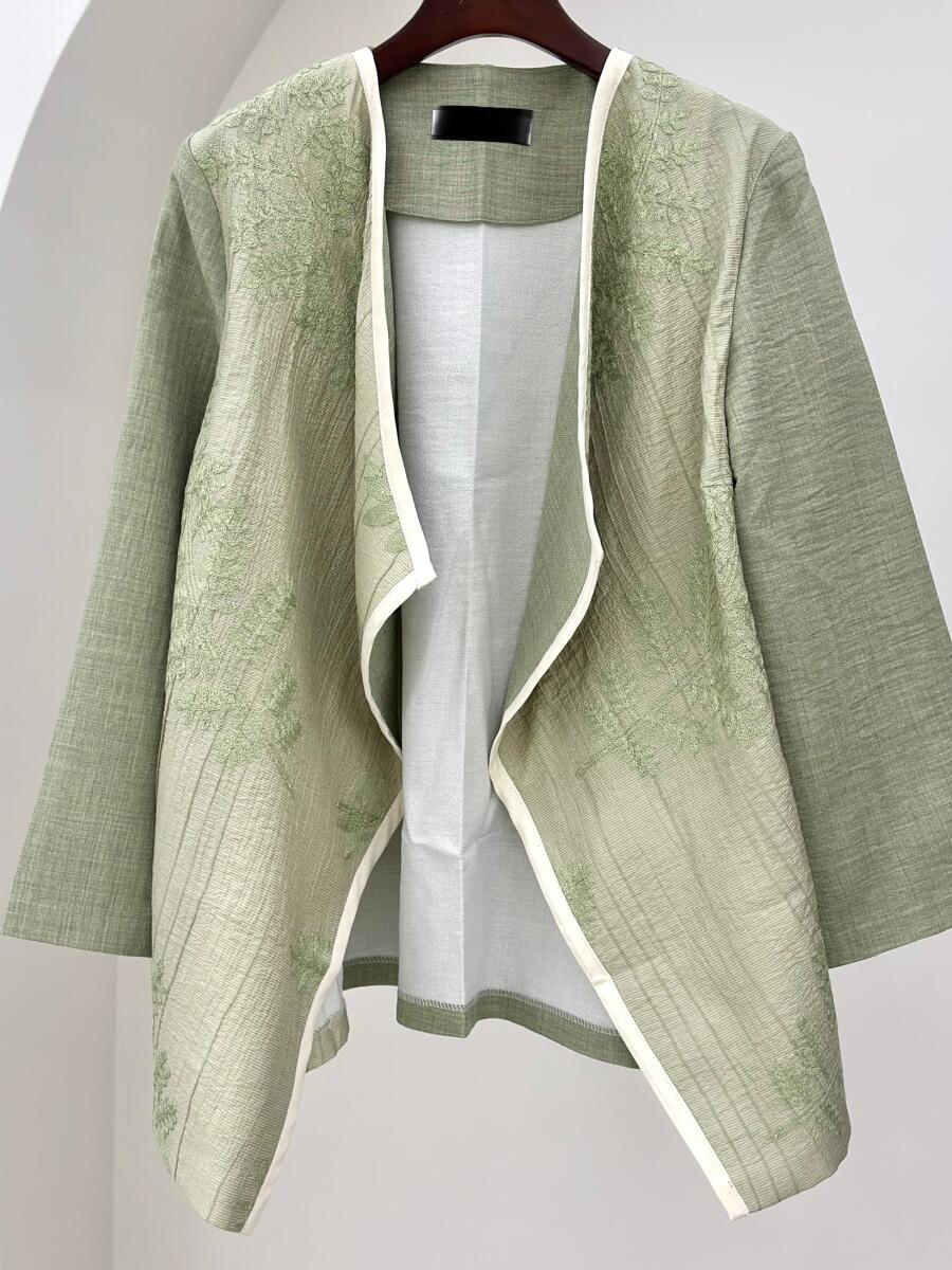 مانتو مزونی گلدوزی شده طرح برگ bt1335-8