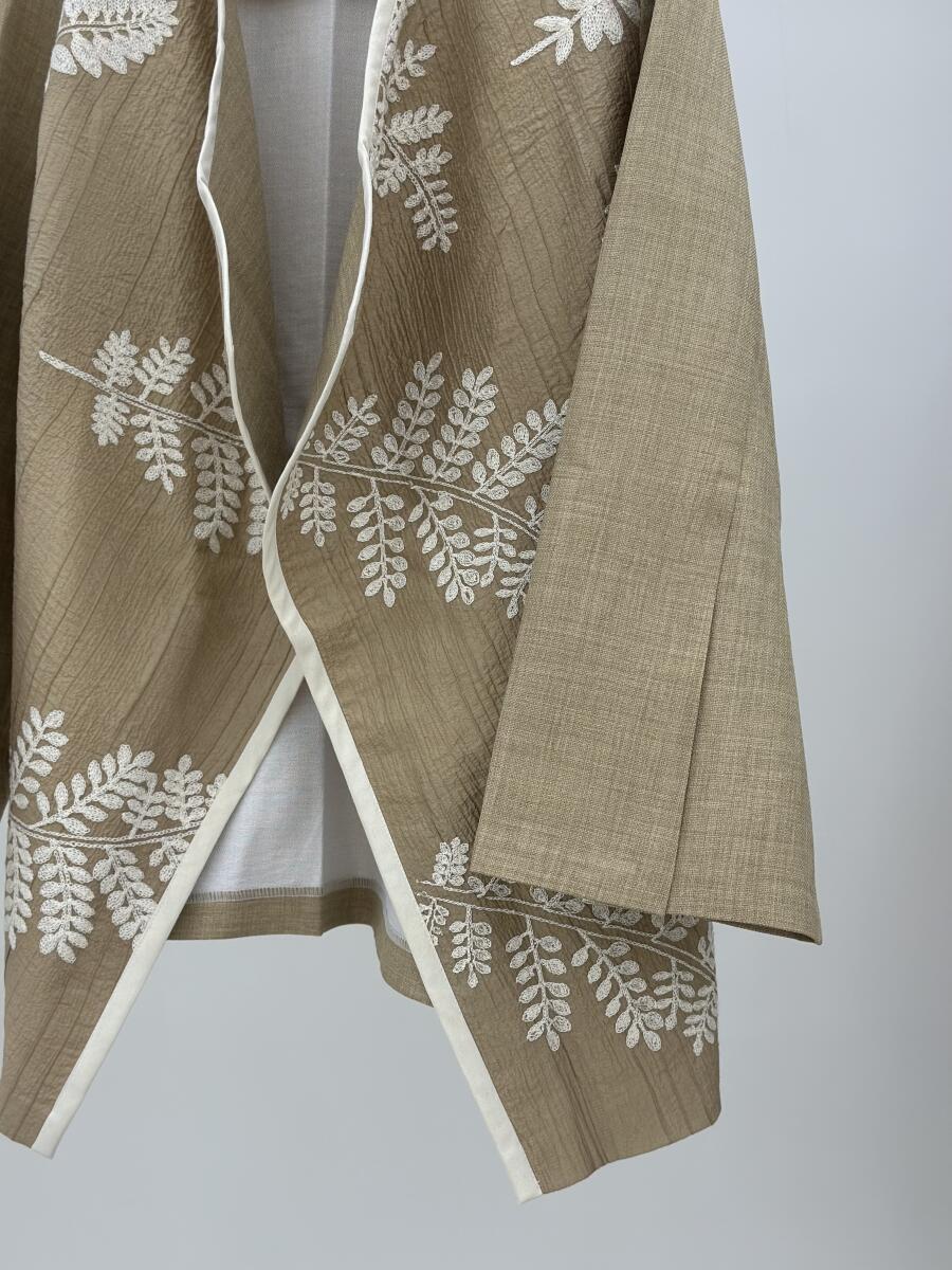 مانتو مزونی گلدوزی شده طرح برگ bt1335-8