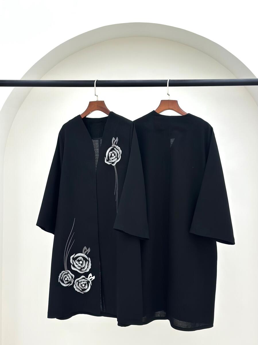 مانتو مزونی قزن دار گلدوزی شده طرح گل bt1395-2