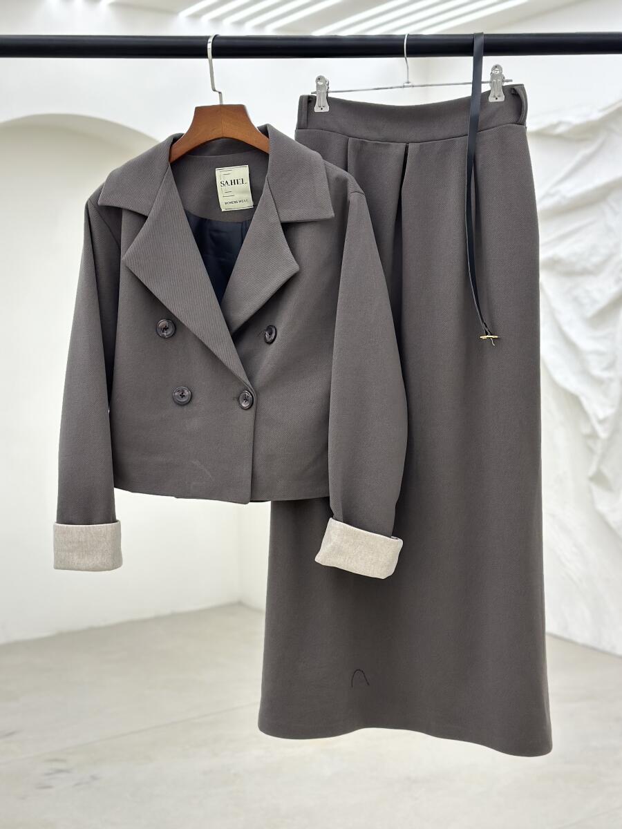 ست 2تیکه کت آستردار و دامن موهر پاییزه کمربنددار pd653-3