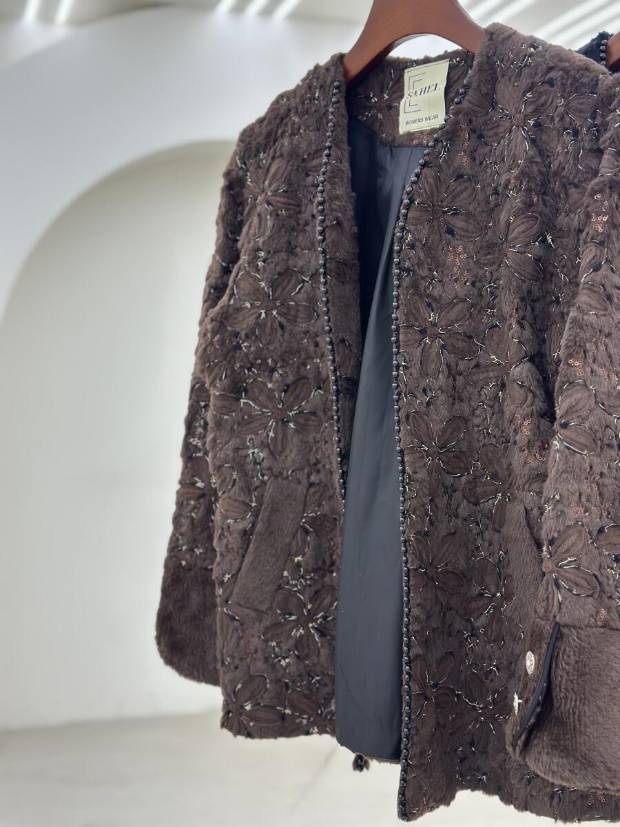 پالتو پوست مزونی نواردوزی مرواریدی طرح گل آستردار pd659-15