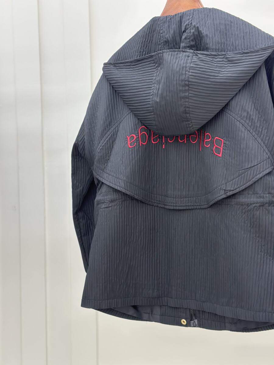 بارانی کلاه دار پارچه میله ای پشت گلدوزی شده طرح bd956-4 Balenciaga