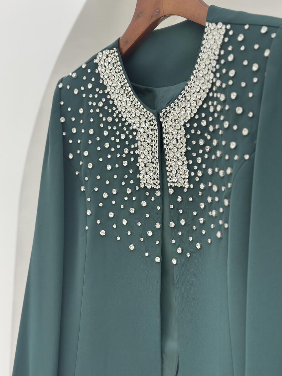 ست 3تیکه کت کرپ آستردار سنگ دوزی شده و تاپ وشلوار bd13-14