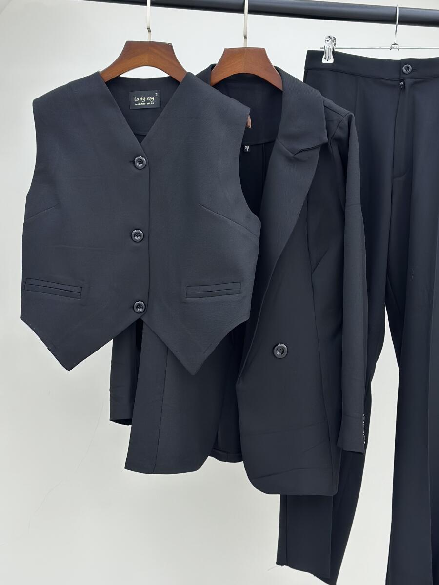 ست 3تیکه کت و وست وشلوار و کرپ طرح کج راه  bd10-8