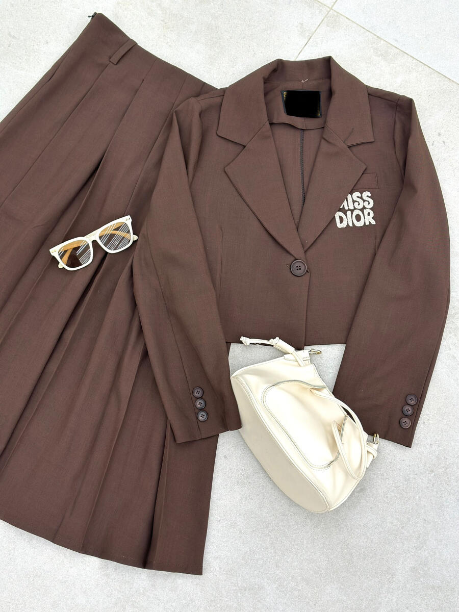 ست 2تیکه کراپ کت کرپ و دامن پلیسه ای طرح bd78-4 miss dior