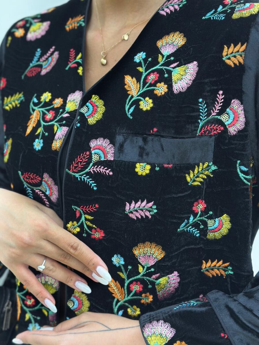 مانتو مخمل بهاره مزونی گلدوزی شده bd32-9